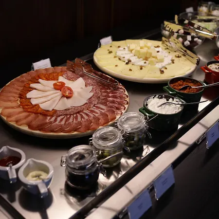 Centar No.1 Hotel 4*